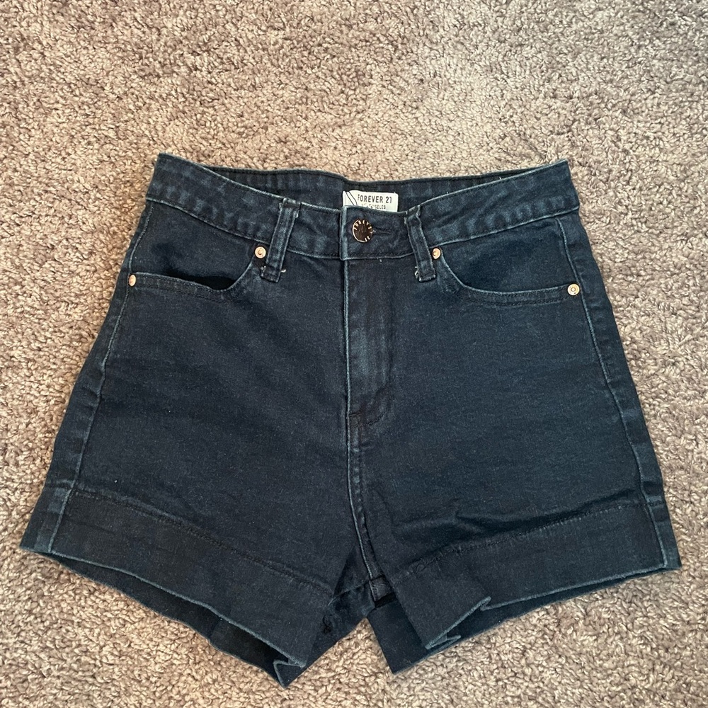 Women’s Dark Wash Jean Shorts Size: 26